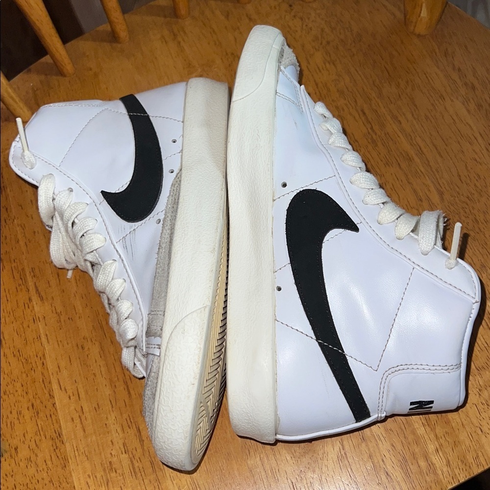 Nike Blazer Mid 77 Shoes White w/Black Swoosh Vintage Retro Style Size 6 - Picture 4 of 7